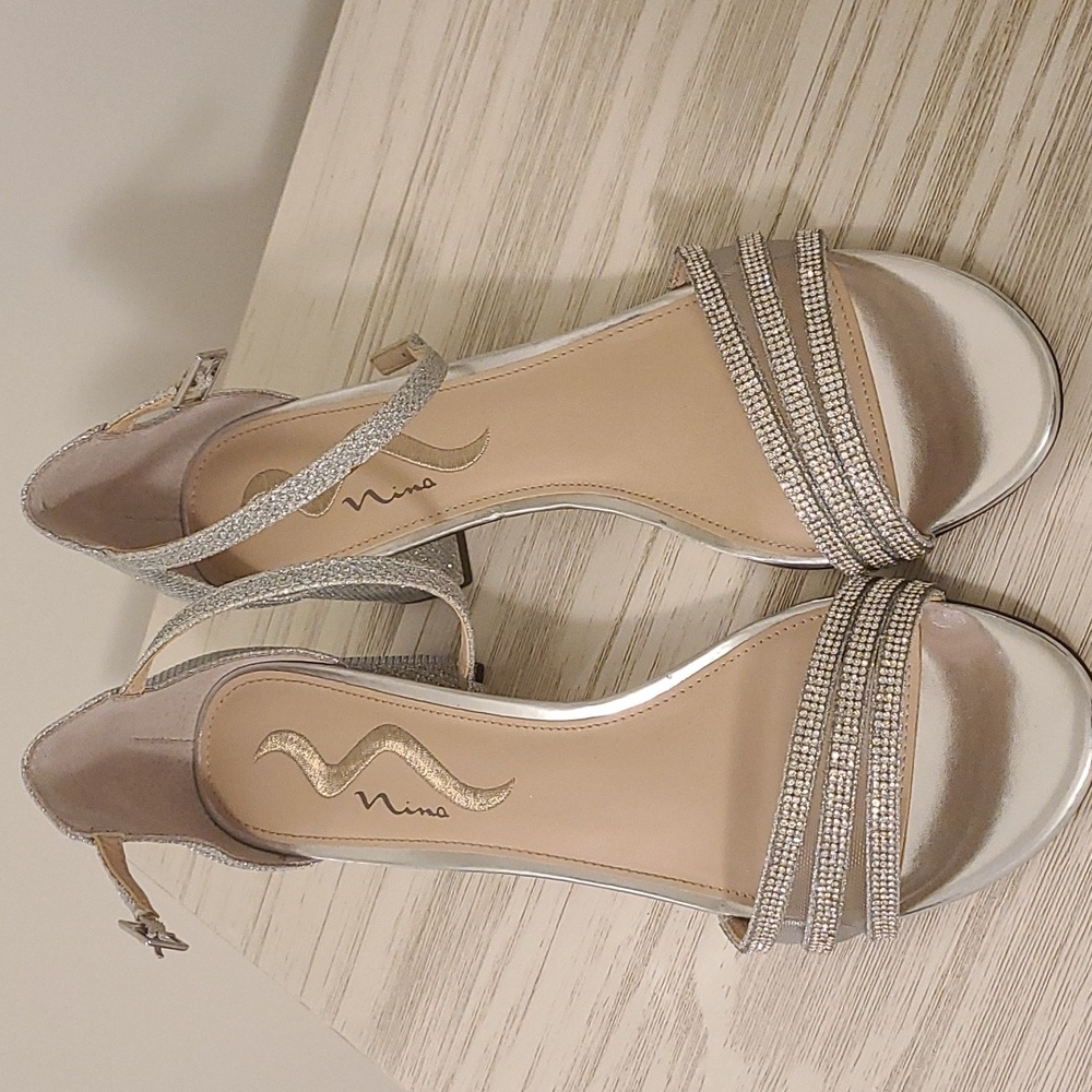Size 10 Nina sparkle shoes